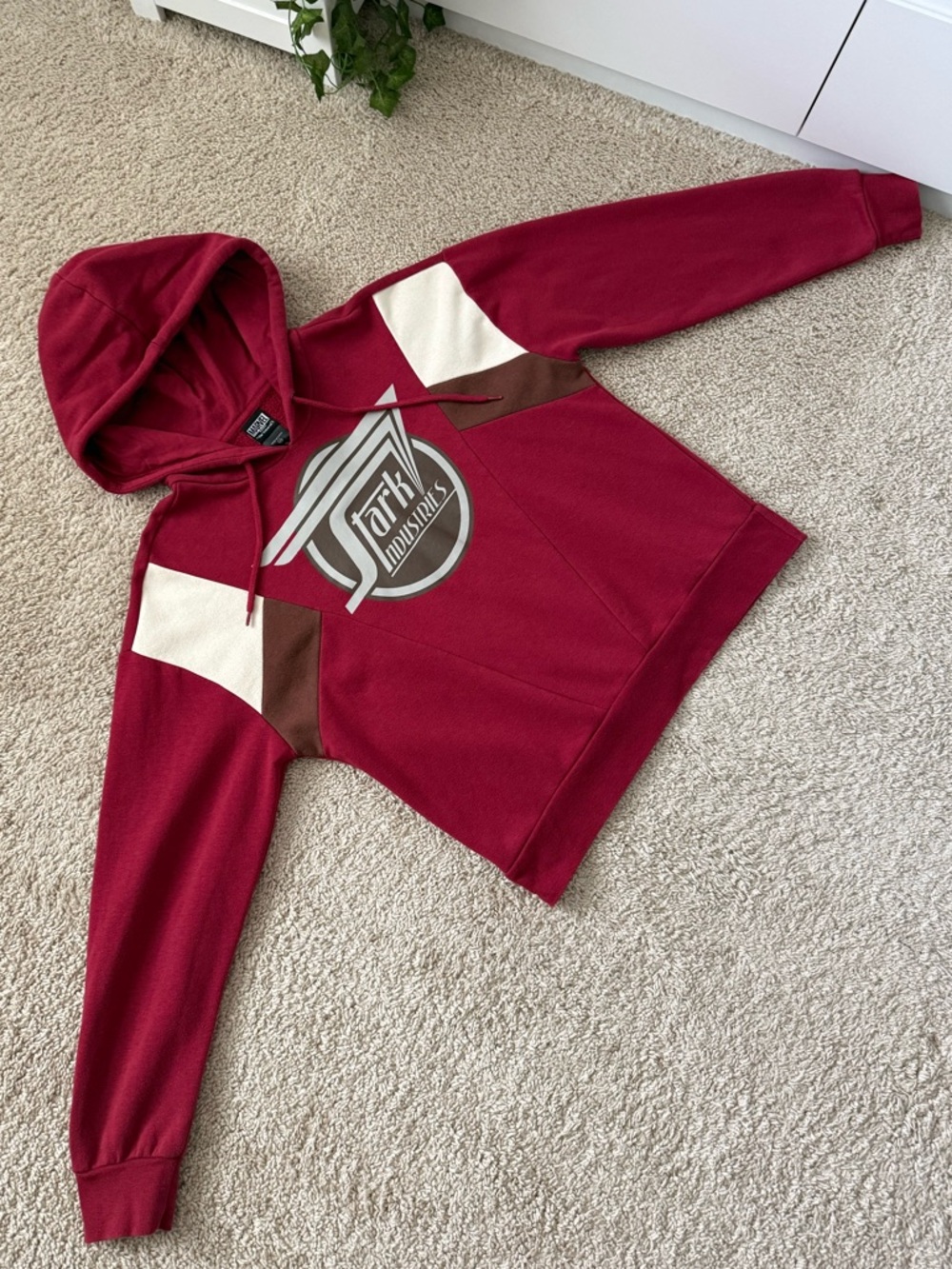 STARK INDUSTRIES HOODIE SIZE S HER UNIVERSE MARVEL RED TAN TONY STARK